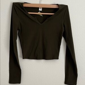 BOZZOLO Olive Long Sleeve V-Neck Crop Top size M.